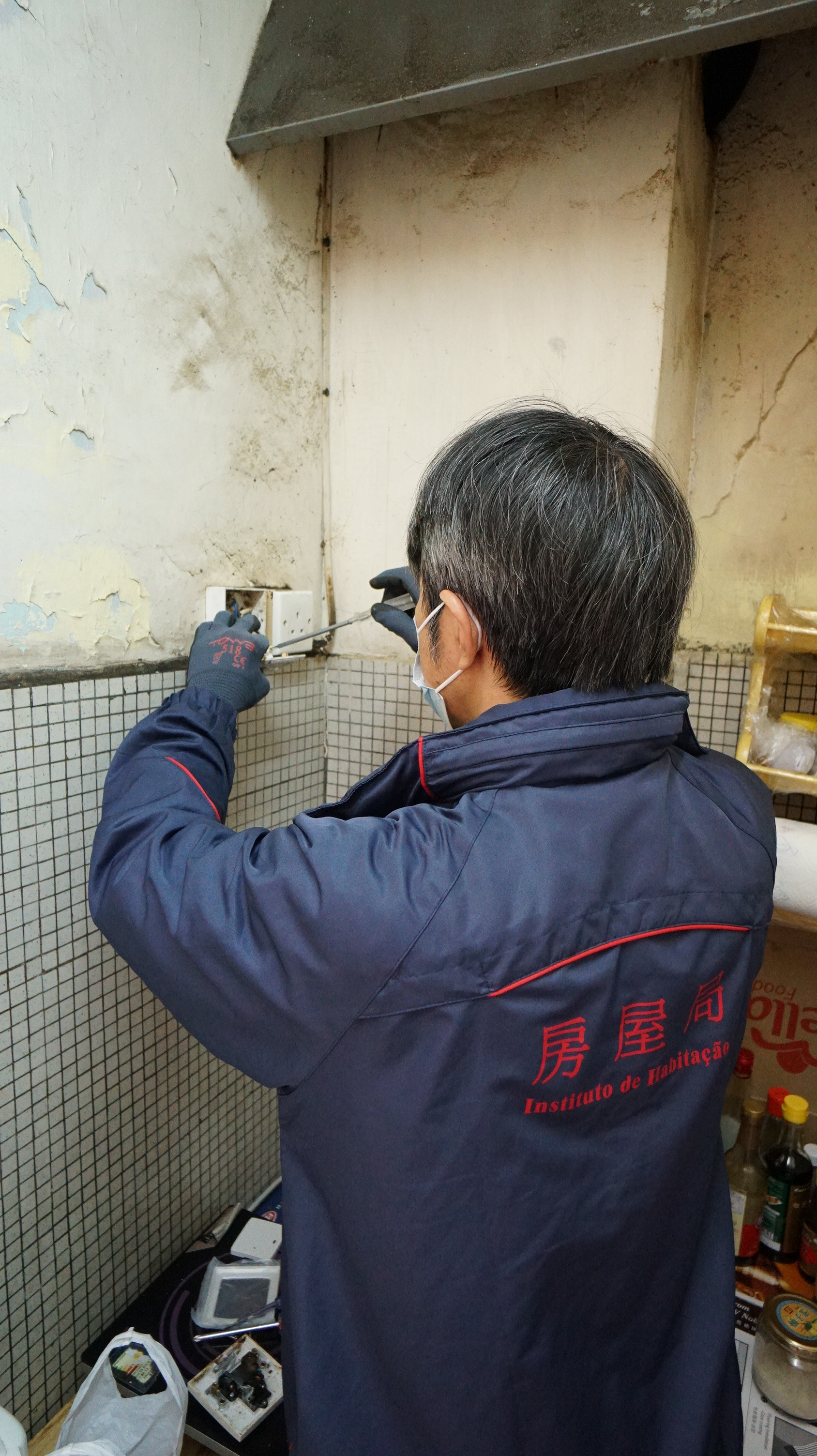 與電力公司合辦獨居長者提供電力裝置免費檢查及維修活動 - 相片二